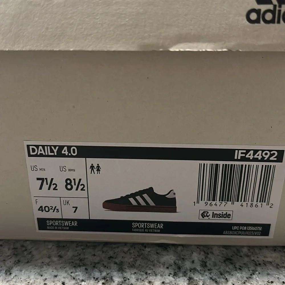 Adidas Daily 4.0 Men's Running Sneaker size 8 1/2 7 1/2 NIB